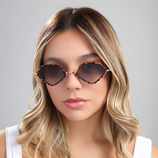 Blond woman in a white blouse wearing Beak Ace 53 Sunglasses Flame/Rose Gold with Grey Flat Gradient