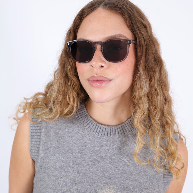 Brunette model with ombré natural curls wearing Eldridge 56 Sunglasses Mercury with Grey Flat