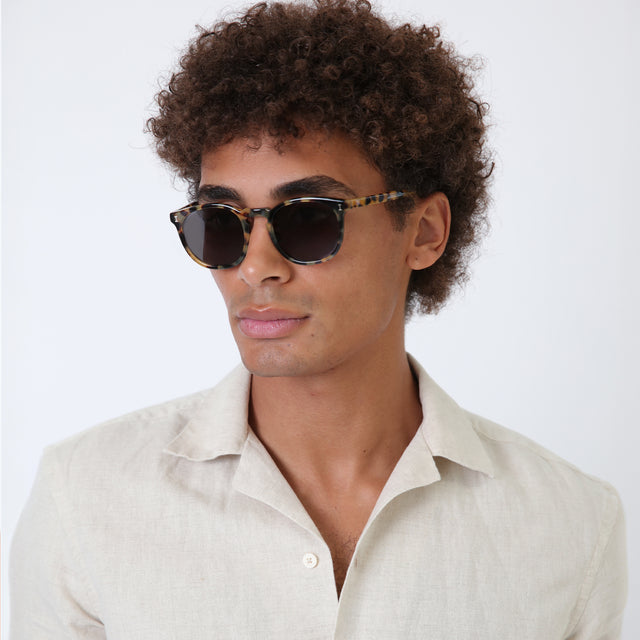 Model with natural afro-curly hair wearing Eldridge Sunglasses Tortoise with Grey Flat