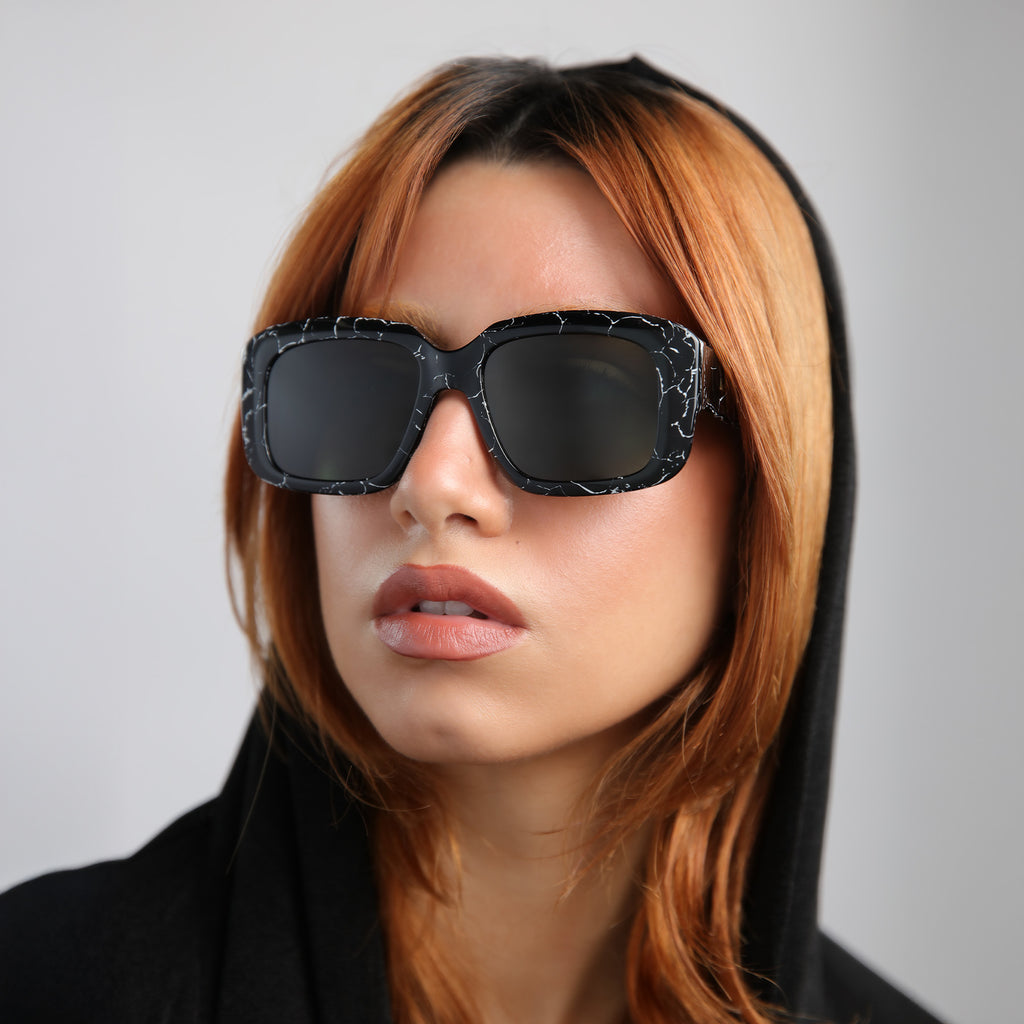 NWOT Illesteva Sunglass Women Donna Sunglasses | illesteva main image 3