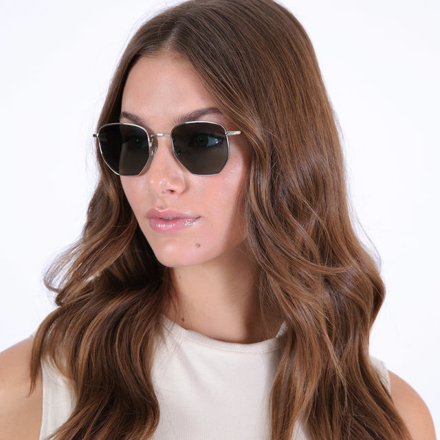 Brunette with loose curls wearing Hunter Sunglasses Silver with Olive