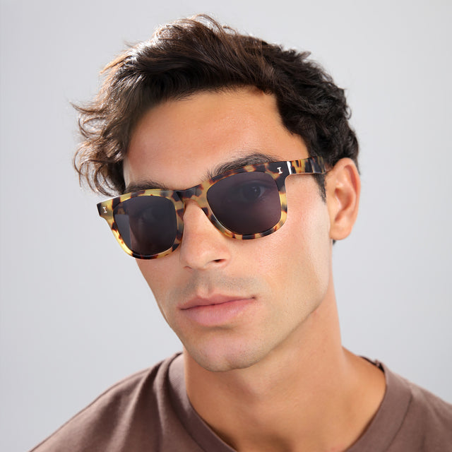 Man in a brown shirt wearing James Sunglasses Tortoise with Grey