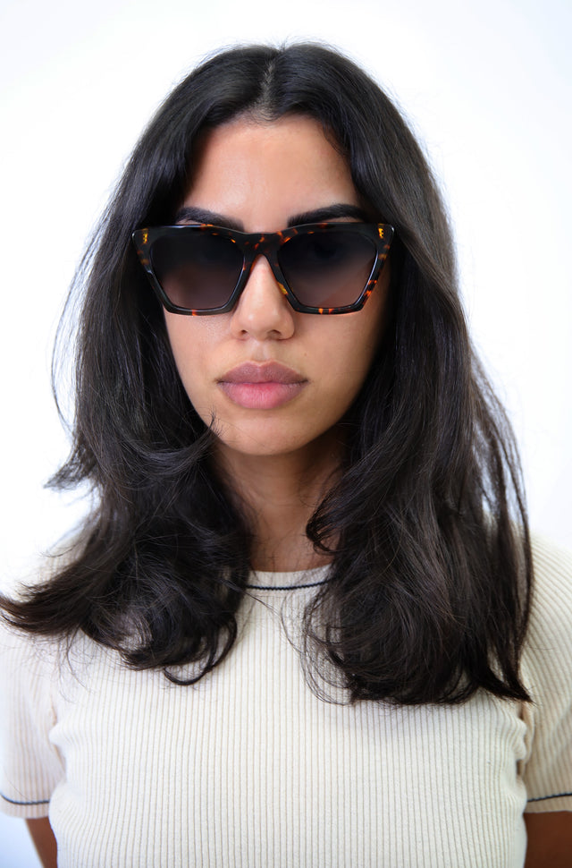Brunette model with wavy hair wearing Lisbon Sunglasses Star Tortoise with Grey Gradient