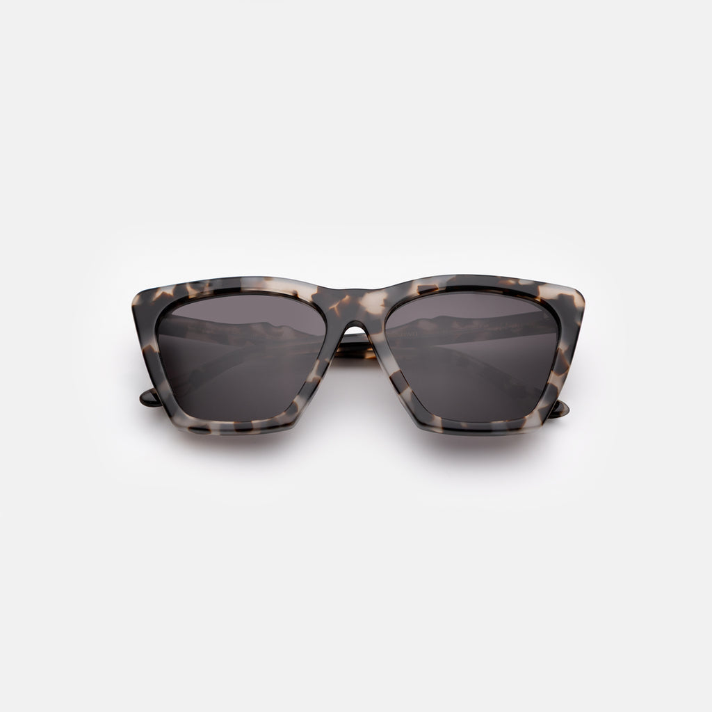 Lisbon 57 Sunglasses | illesteva