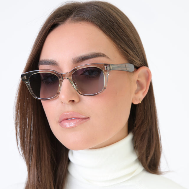 Brunette model in a white turtleneck wearing Melrose Sunglasses Dark Elm with Grey Flat Gradient