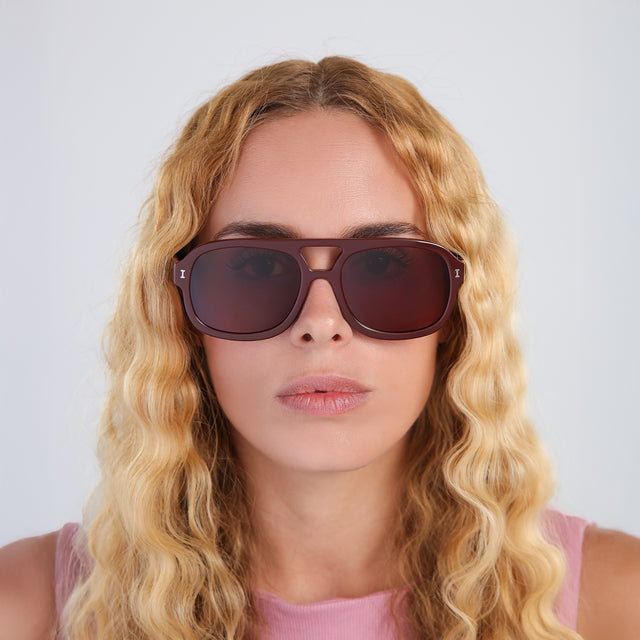Another angle of woman with blonde, wavy hair wearing Memphis Sunglasses Bordeaux with Brown