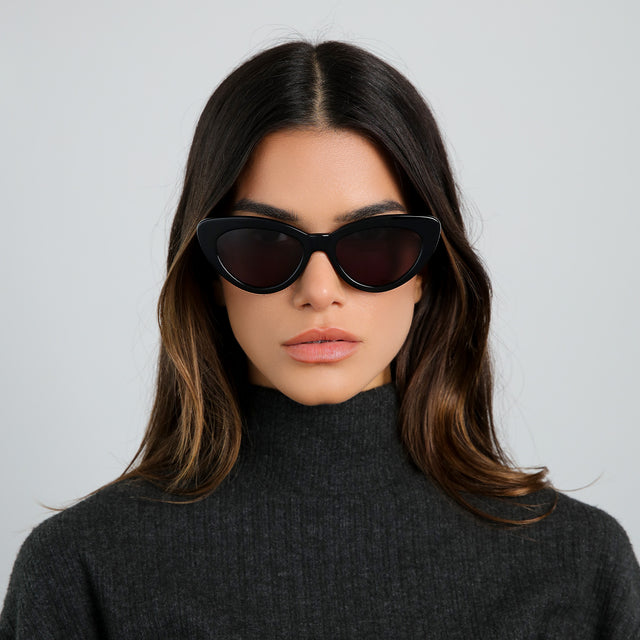 Brunette model in a heather grey cashmere turtleneck wearing Pamela Sunglasses Black with Grey Flat
