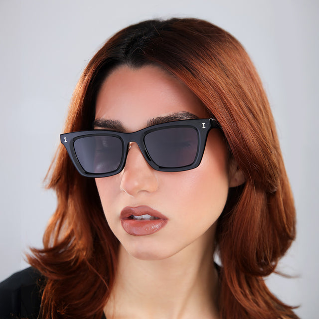 Woman with red hair wearing Portugal Sunglasses Black with Grey Flat