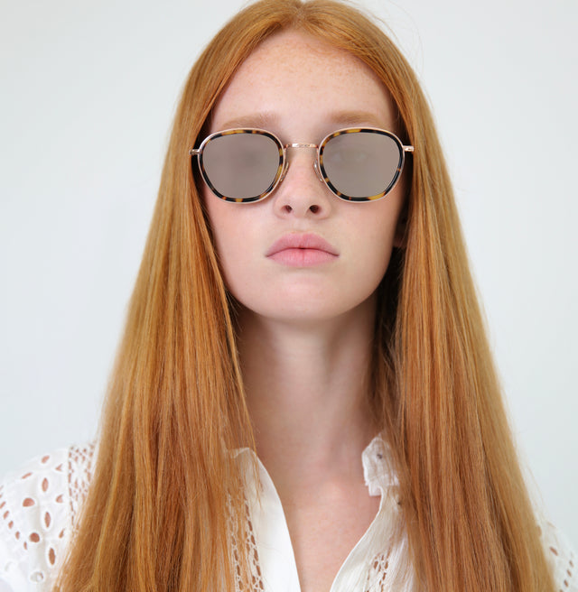 Model with straight red hair wearing Prince Tate Sunglasses Tortoise/Rose Gold with Bright Rose Flat Mirror