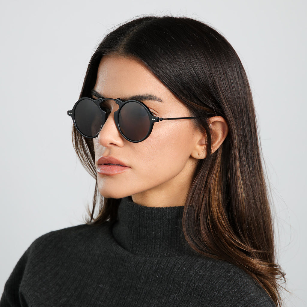 Roma II Sunglasses | illesteva display picture 2