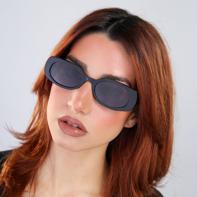 Close up of woman with red hair Shirley 51 Sunglasses side view in Black / Grey