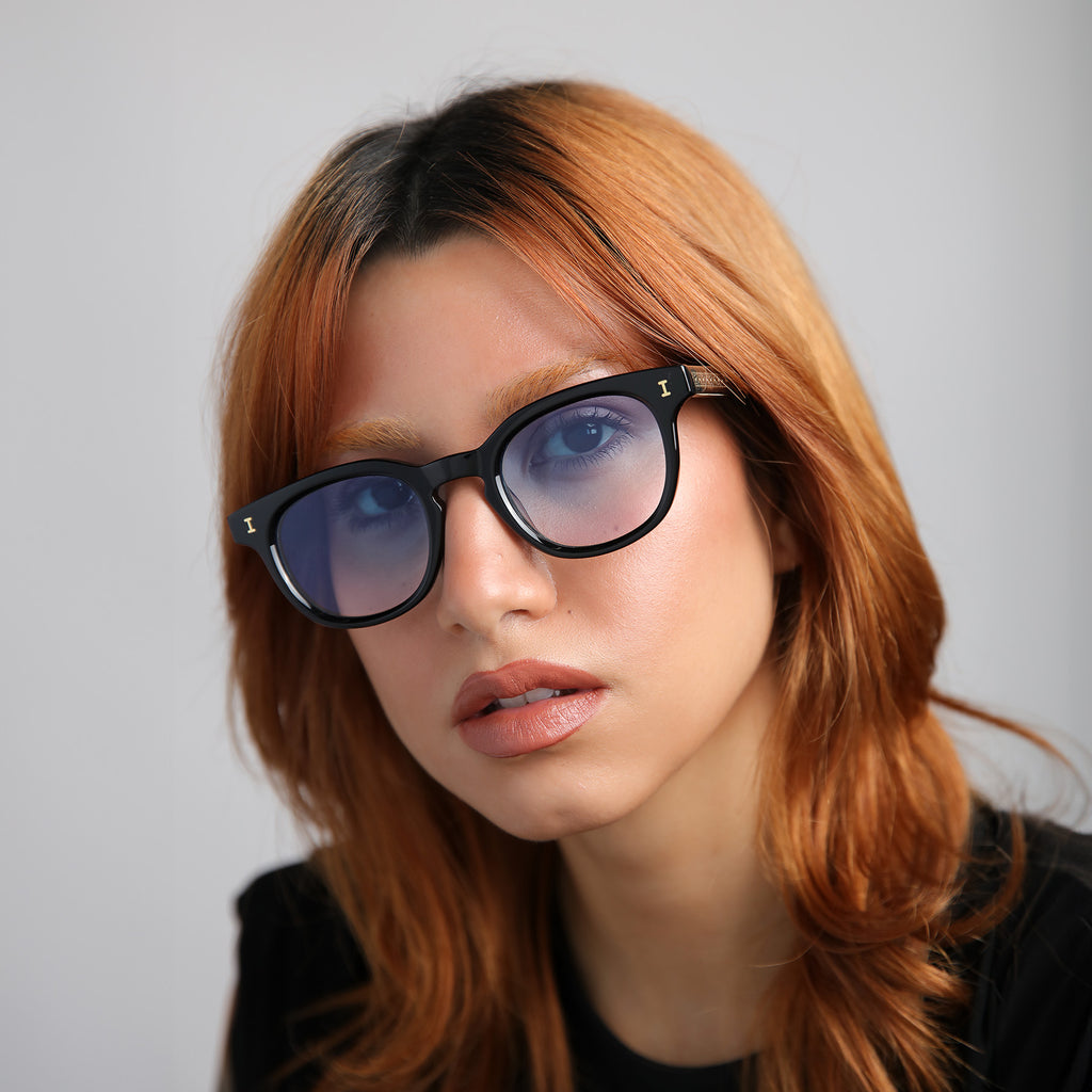 Veneto_Black_Gold_w_Blue_Flat_