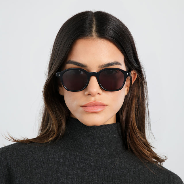 Brunette model in a turtleneck wearing Washington Sunglasses Black with Grey Flat
