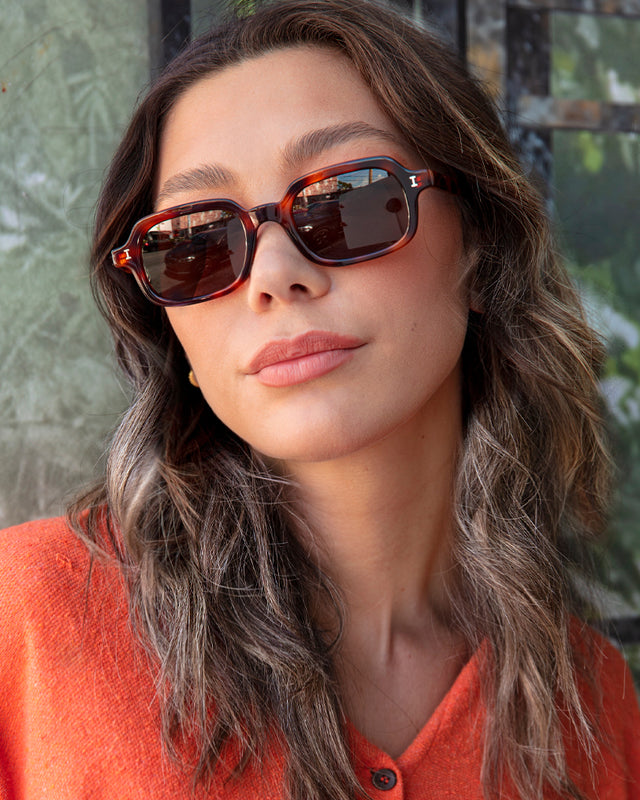 Brunette model with ombre wavy hair wearing Berlin Sunglasses Havana with Brown