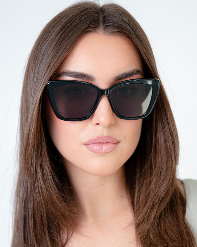 Brunette model wearing Barcelona Sunglasses Black with Grey Flat