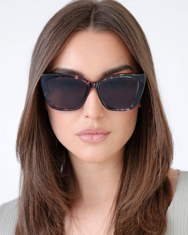 Brunette woman with straight hair wearing Barcelona Sunglasses Sea Glass with Grey Flat