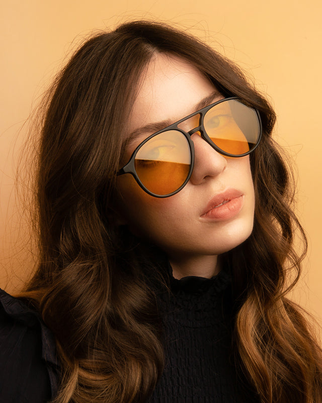 Brunette with wavy curls wearing Bradley Sunglasses Black with Honey Flat See Through