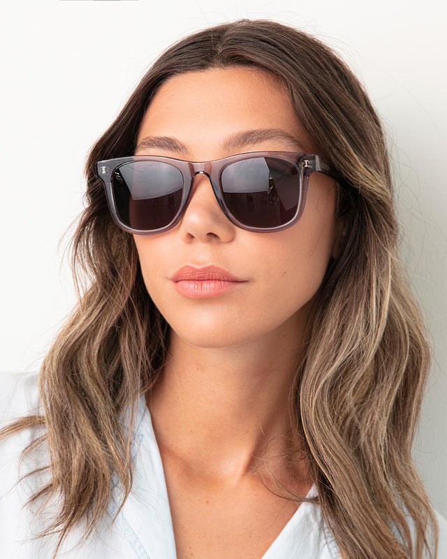 Brunette model with ombre wavy hair wearing James Sunglasses Mercury with Grey
