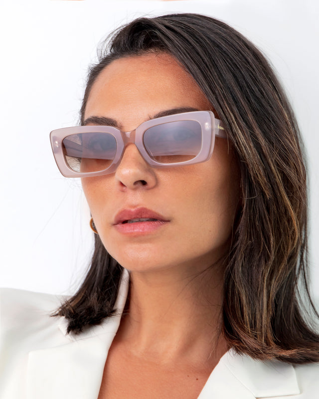Brunette model with shoulder-length, straight hair wearing Wilson Sunglasses Thistle with Brown Flat Gradient