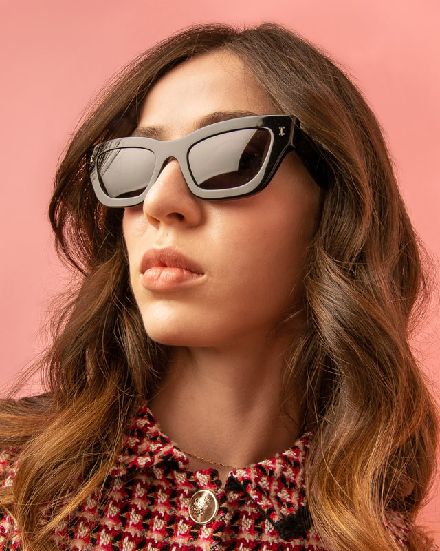 Brunette model with wavy hair wearing Donna Sunglasses Black with Grey