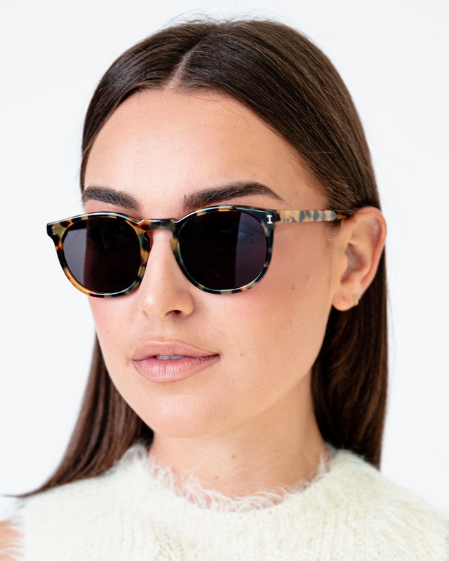Brunette model with straight hair wearing Eldridge Sunglasses Tortoise with Grey Flat