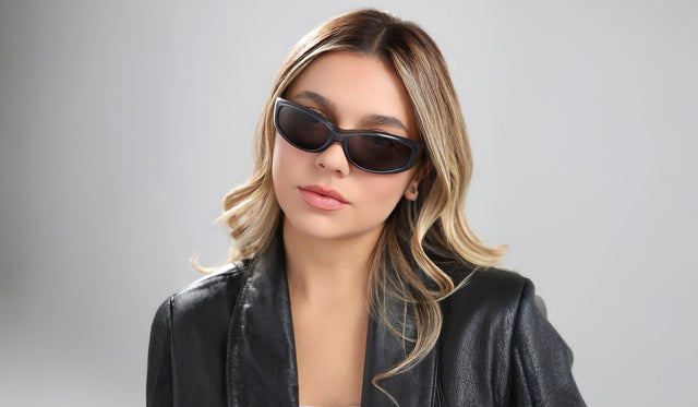 Woman with curled hair wearing the Granada in Graphite and a leather jackets