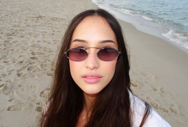 Woman at the Miami beach wearing the Sydney Sunglasses
