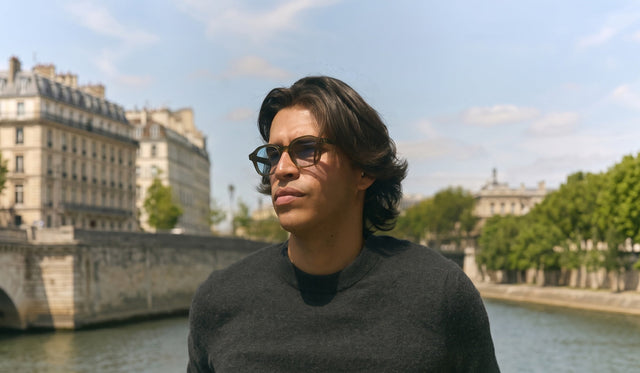 Man wearing the Will Sunglasses in Olive in Europe