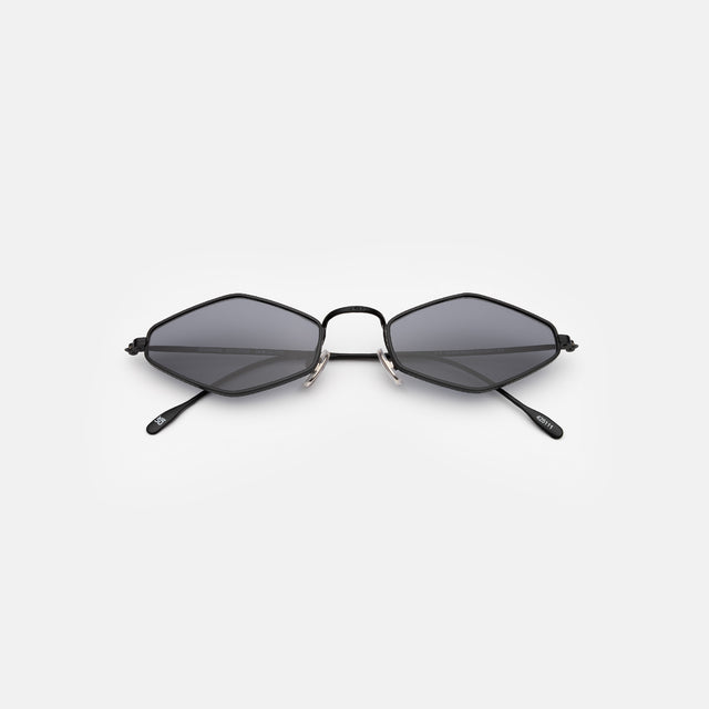 Astoria Sunglasses side view in Matte Black / Grey Flat