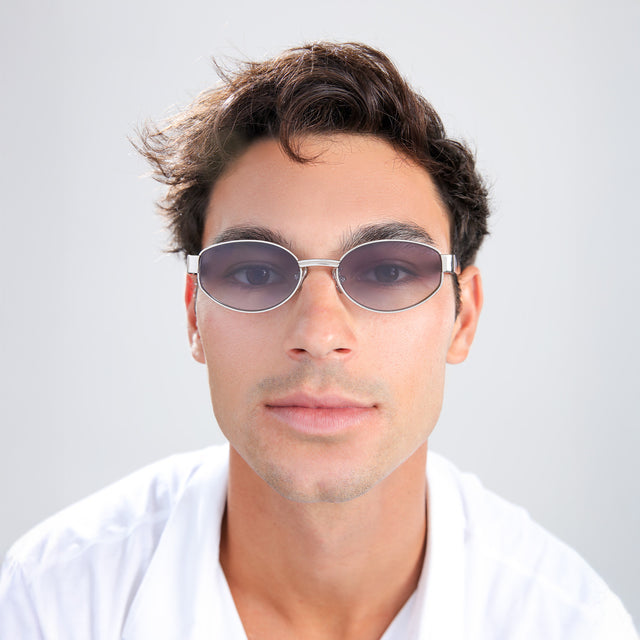 Man with brown hair in a white linen shirt wearing Bellagio A Sunglasses Silver/Havana with Grey Gradient