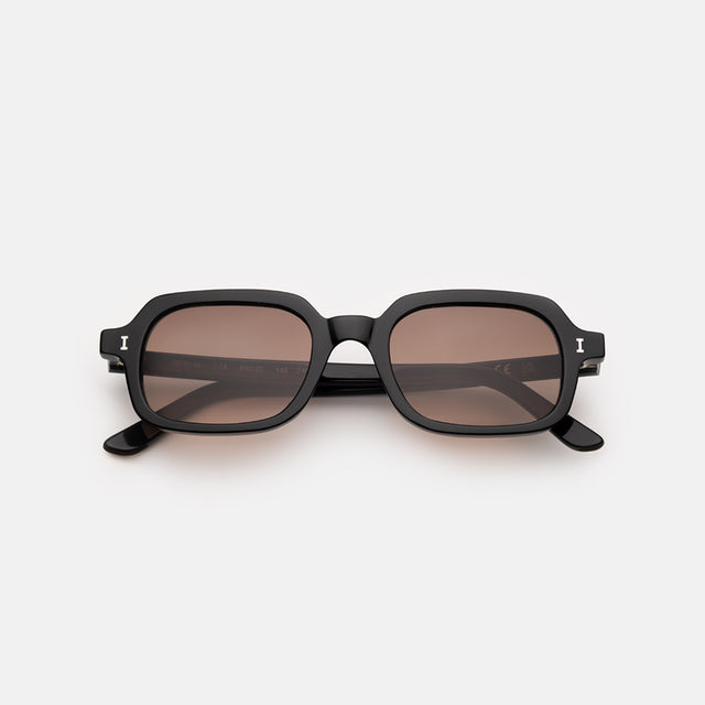 Berlin Sunglasses side view in Black / Brown Gradient