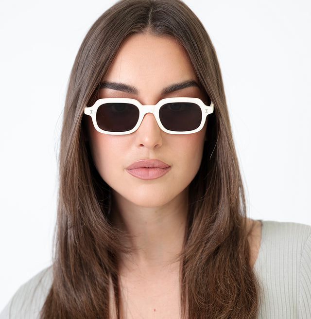 Brunette with straight hair wearing Berlin Sunglasses Cream with Brown