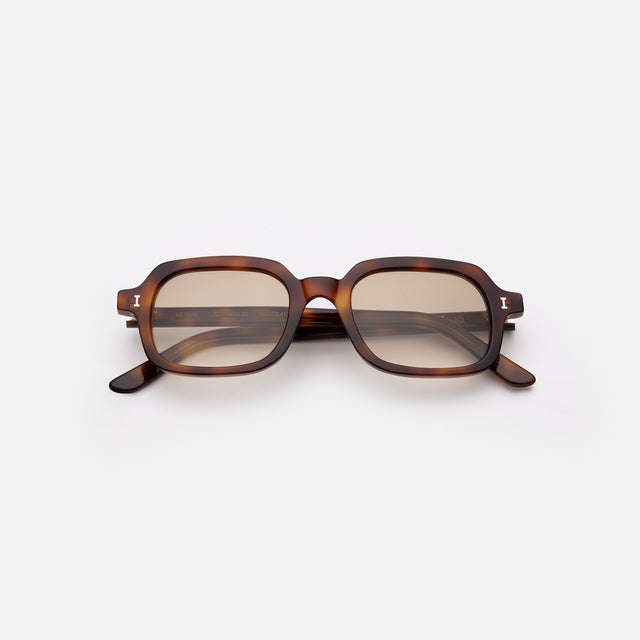 Berlin Sunglasses side view in Havana / Taupe Gradient