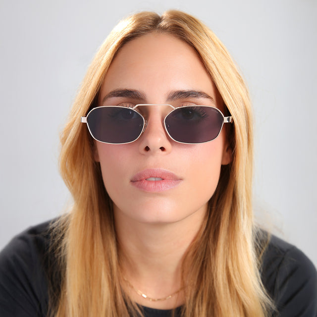 Blond woman in a black tee wearing Bimini Sunglasses Gold/Havana with Grey Flat