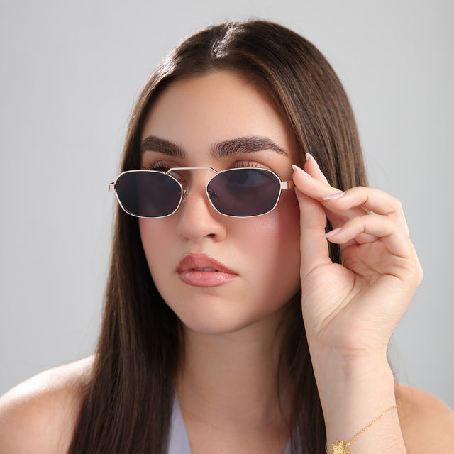 Brunette woman in a gray blouse wearing Bimini Sunglasses Gold/Havana with Grey Flat