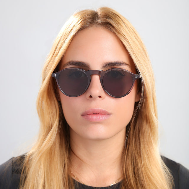 Blond woman in black tee looking forward wearing Capri Sunglasses Mercury with Grey