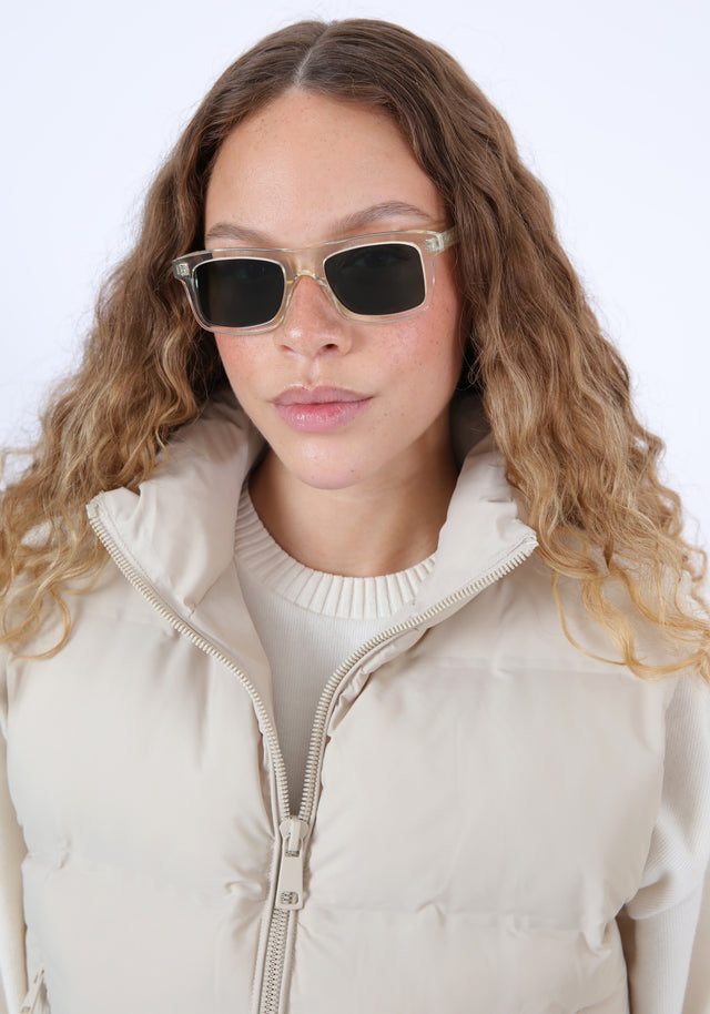Brunette model with ombre curls wearing Catania Sunglasses in Champagne