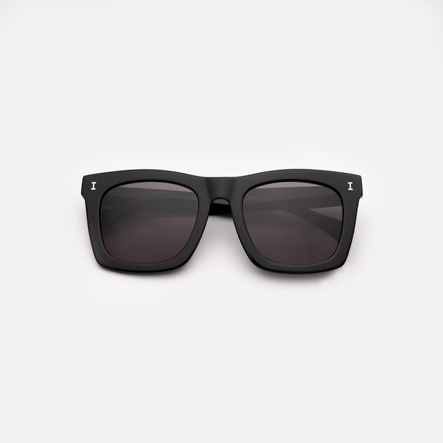 Charleston Sunglasses side view in Black / Grey Flat