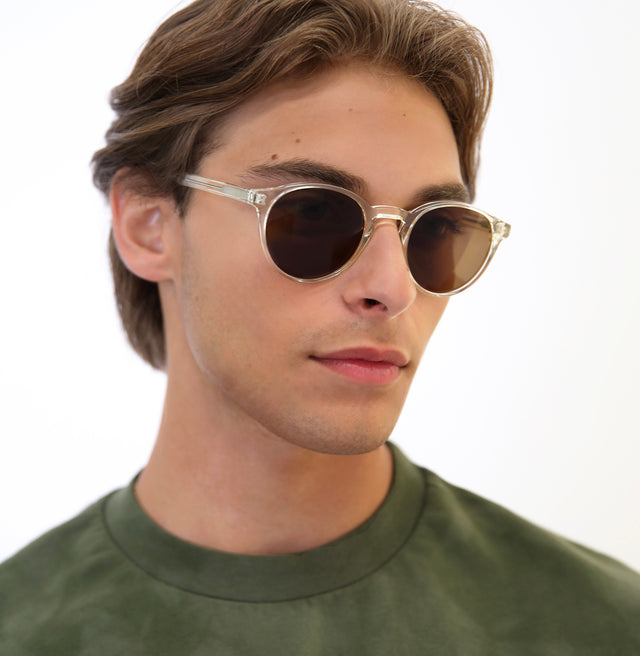 Model with slicked back brown hair wearing Como Sunglasses Champagne with Brown