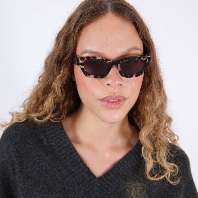 Brunette with an ombre wearing Donna Sunglasses White Tortoise with Grey