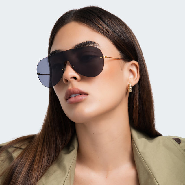 Close up of woman in a trench coat wearing Douglas Mask Sunglasses Grey with Grey