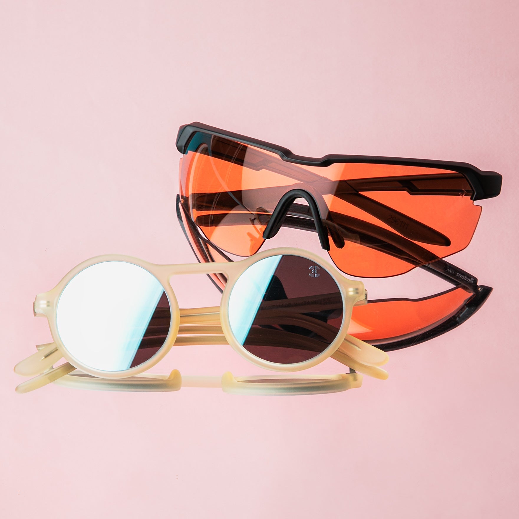 Both Dune x illesteva sunglasses shown on a pale pink background