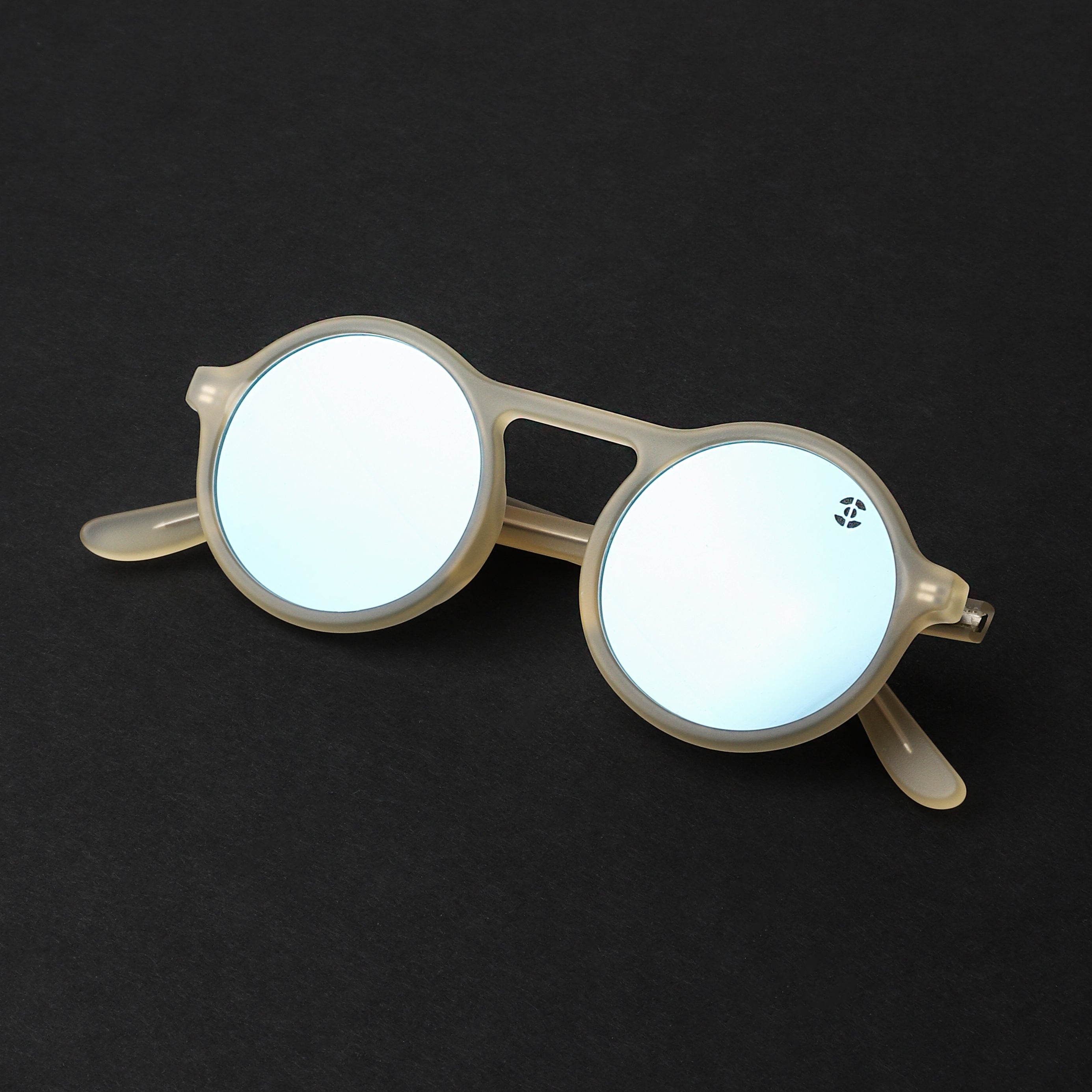 Dune x illesteva sunglasses shown with Silver Mirror lenses