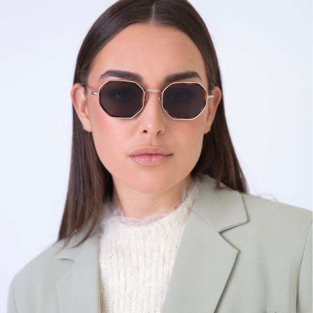 Brunette model with straight hair wearing Dylan Tate Sunglasses Havana Gold with Grey Flat Lenses