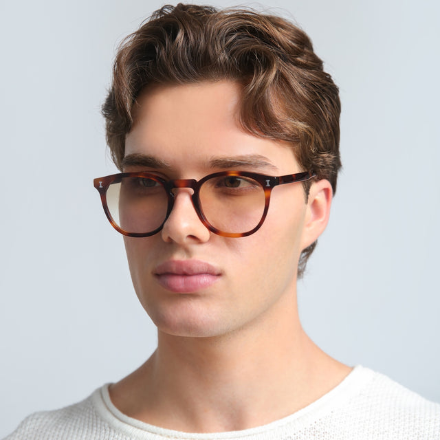 Man in a white waffled sweatshirt wearing Eldridge Sunglasses Havana with Taupe Flat Gradient