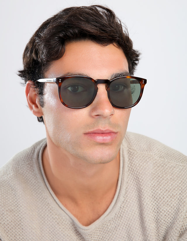 Man wearing Eldridge 56 Sunglasses in Havana with Dark Olive lenses