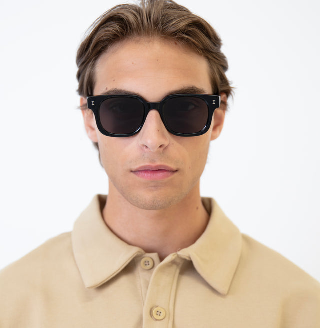 Model with brown hair pushed back wearing Ellison Sunglasses Black with Grey Flat