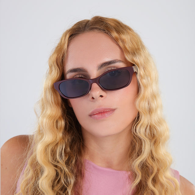 Another angle of woman with blonde, wavy hair wearing Encinitas Sunglasses Bordeaux with Grey