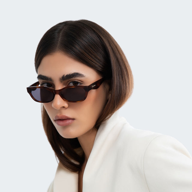 Woman in a white blouse wearing Encinitas Sunglasses Havana with Grey