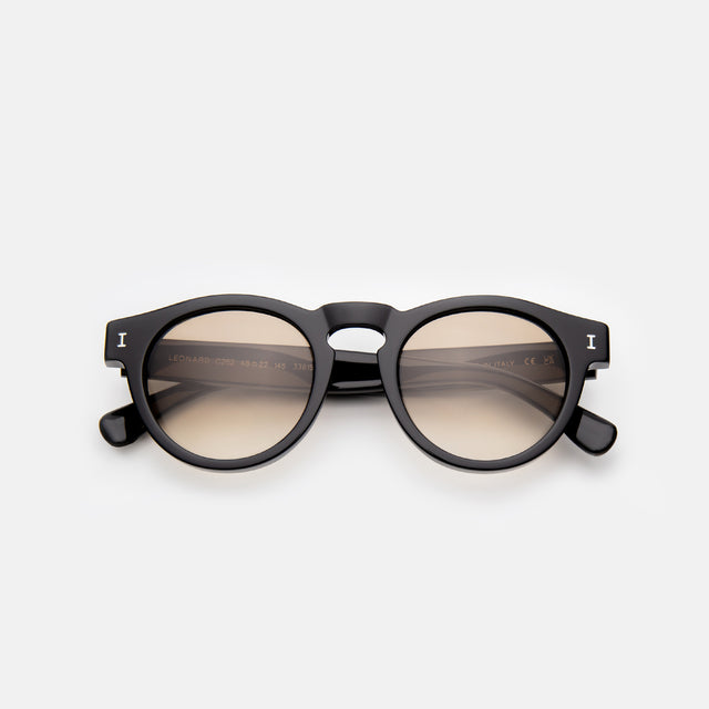 Leonard Sunglasses side view in Black / Taupe Gradient